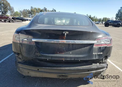 2019 Tesla Model S z USA, uszkodzony, nr VIN 5YJSA1E23KF337255